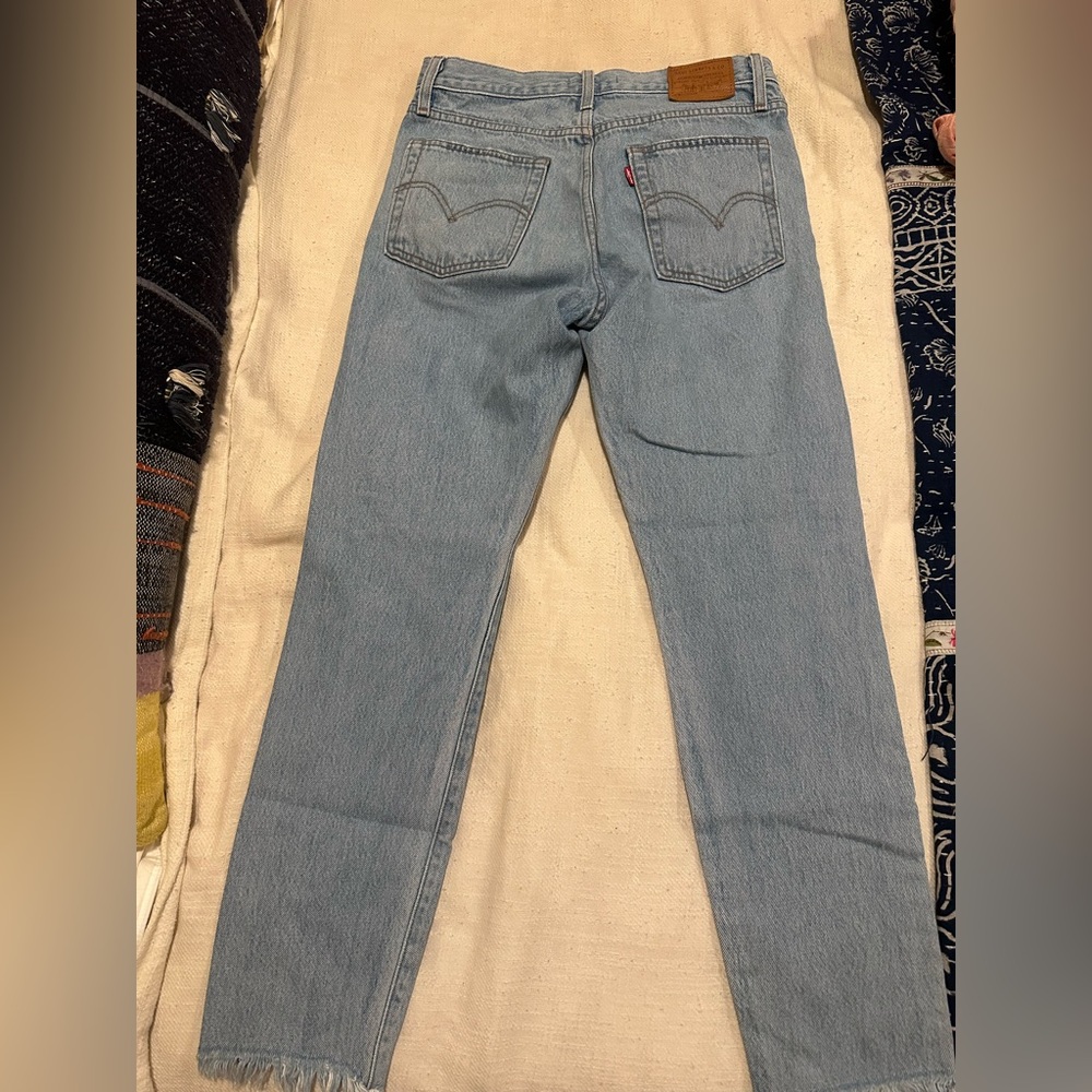 Levi’s wedgie fit light wash jeans - Picture 4 of 5